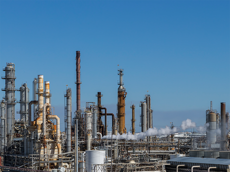 Photo of a refinery.