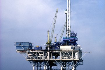 海上钻井平台的蓝色