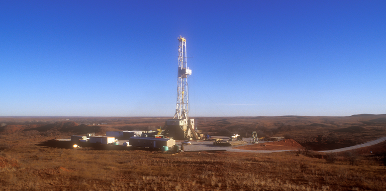 Photo of a land rig.